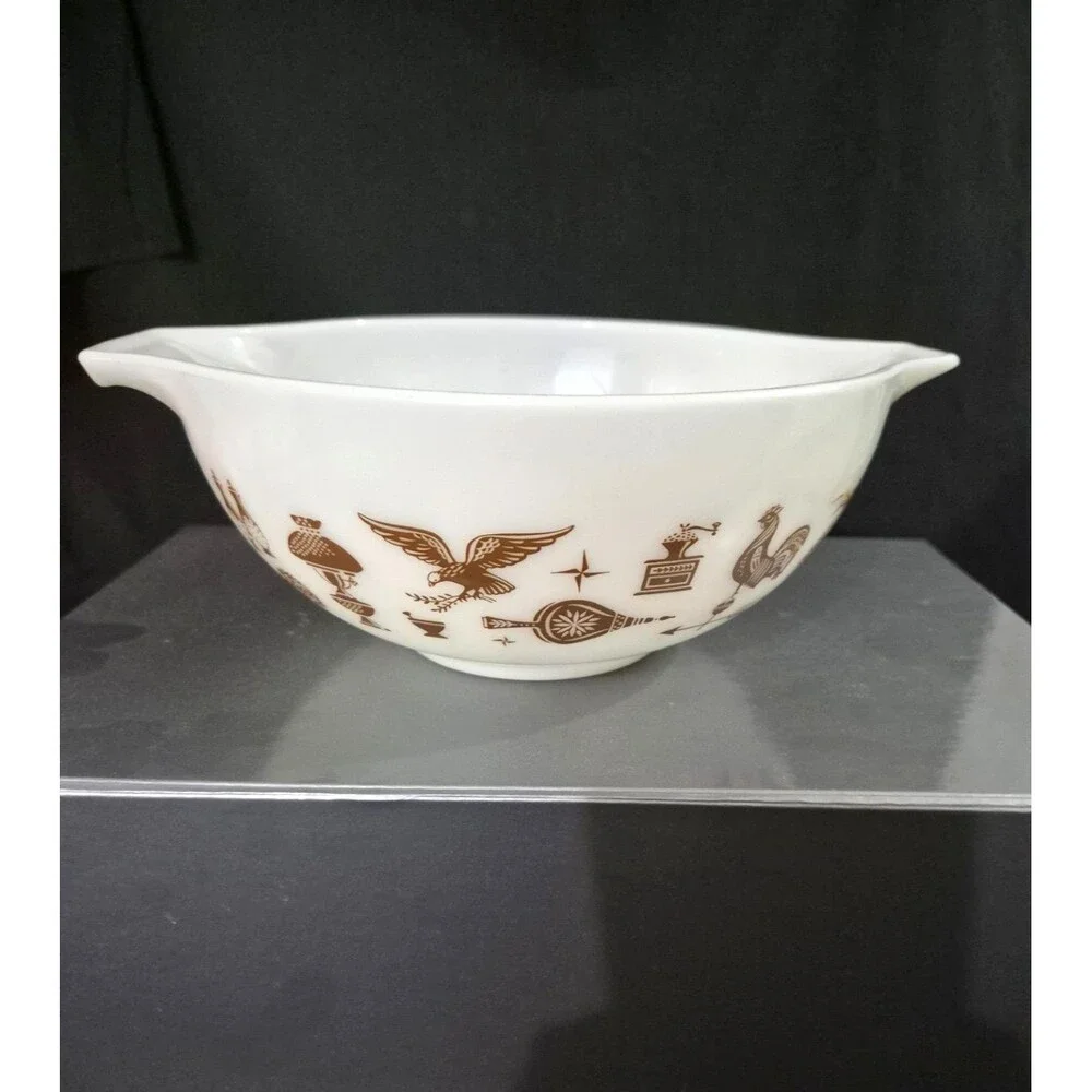 Early American Pyrex White & Brown 2 1/2 QT Mixing Bowl With Factory Miss Print